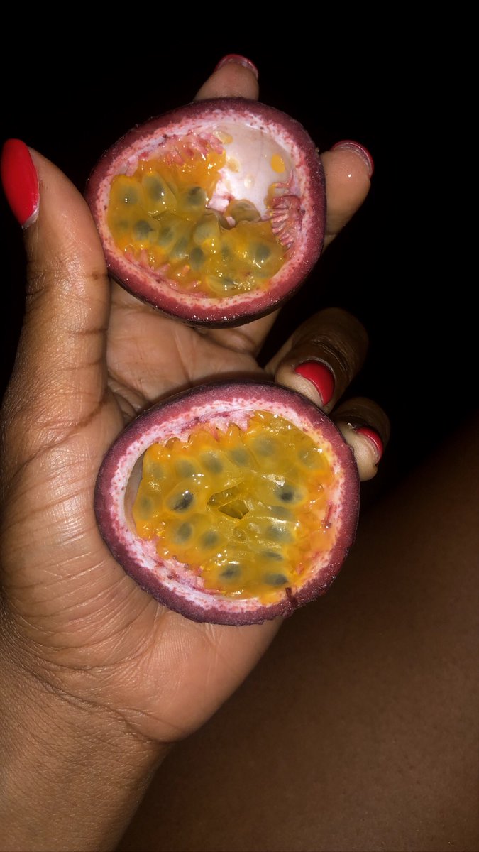 Tallienne1's tweet photo. Comment appel ton ce fruit chez toi? Dit le bois en commentaire #Jegardemespoils #africanfood #fruit https://t.co/dWgFqemyjX