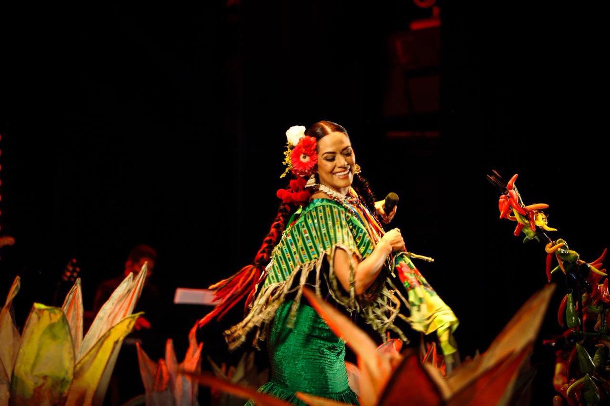 liladowns's tweet photo. Celebremos juntos desde la distancia este 15 de #septimbre 🇲🇽🇲🇽🇲🇽a través de nuestras redes digitales y por la señal de @cortv_oax
#mespatrio🇲🇽
#independeciademéxico
#mexicanos
#showtime https://t.co/un7FSSIDEp