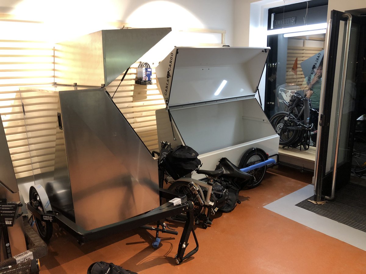 Soirée réussie dans le showroom de <a href="/Velabsolutions/">Velab</a>, 2 rue Crillon Paris 4ième, où vous pouvez essayer du matériel de grande qualité pour penser votre métier autour du vélo. 

⤵️⤵️⤵️