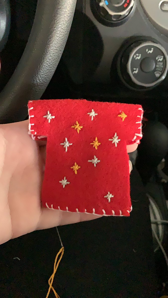 LucieBabie's tweet photo. Sitting in the periodontist’s parking lot sewing tiny wizard clothes while I wait on my grandmother. https://t.co/Uqc9L18RFf