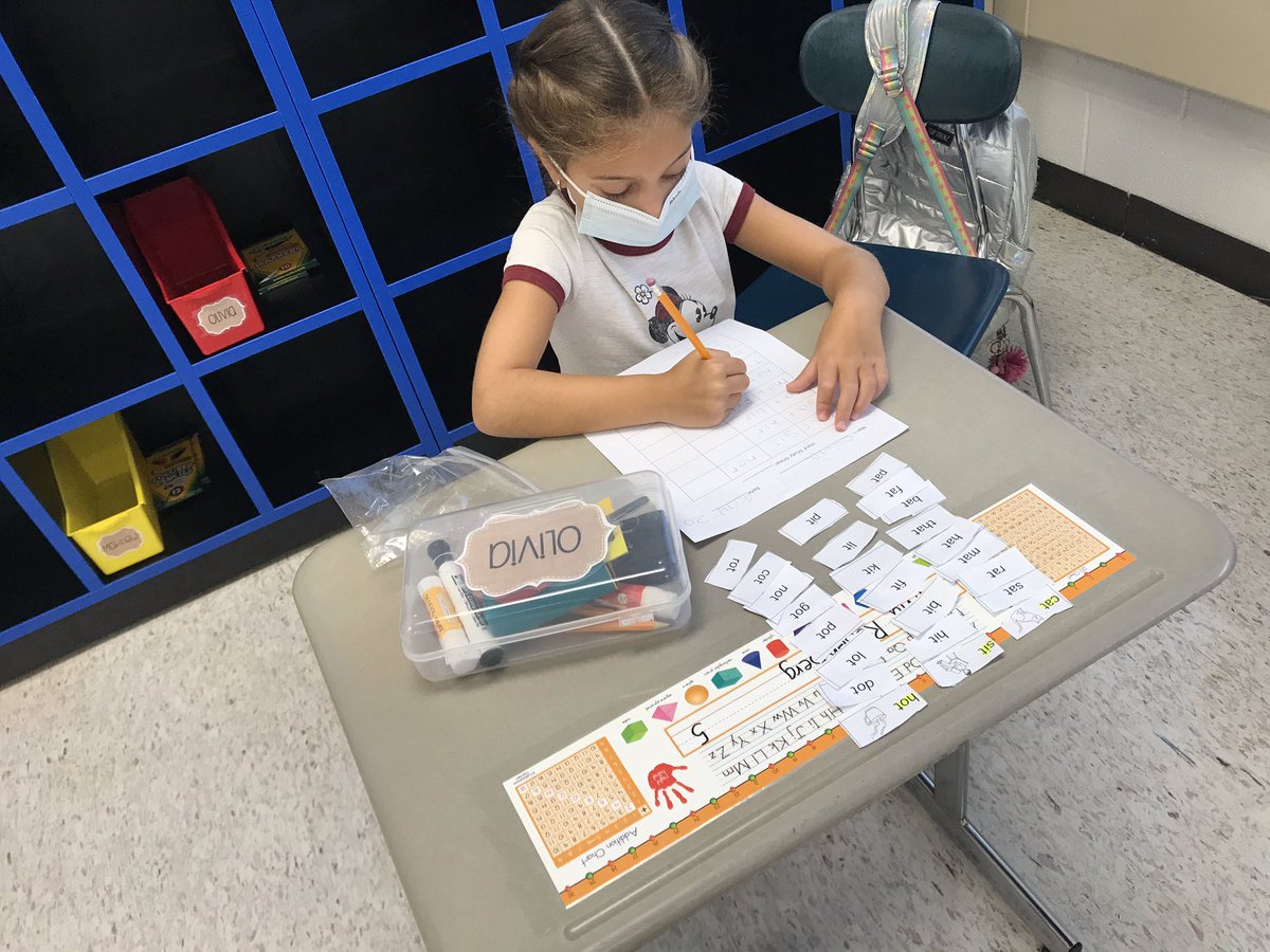 MissRacanelli's tweet photo. Our first time doing Word Study! https://t.co/aUQVV08vy9