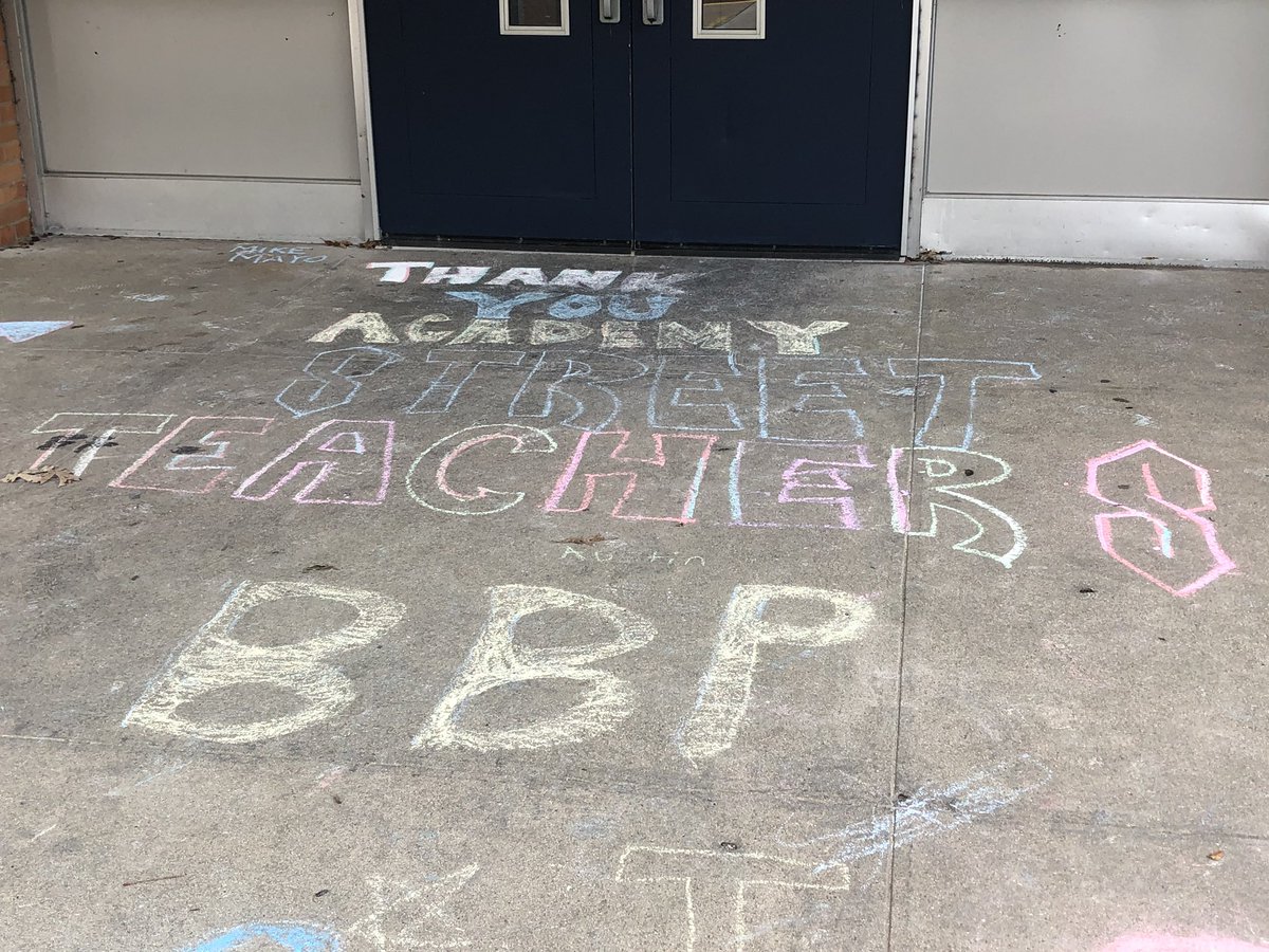 cyn2526's tweet photo. Today was the first full day of school since March. While walking into school, these are just a few pics of what I saw! I love our community! It was so greatly appreciated and touched so many hearts! THANK YOU! @BBPSchools @BBPSupt #BBPConnections 
 💙💛#BBPSTRONG 💙💛 https://t.co/iA4dpg5PUa