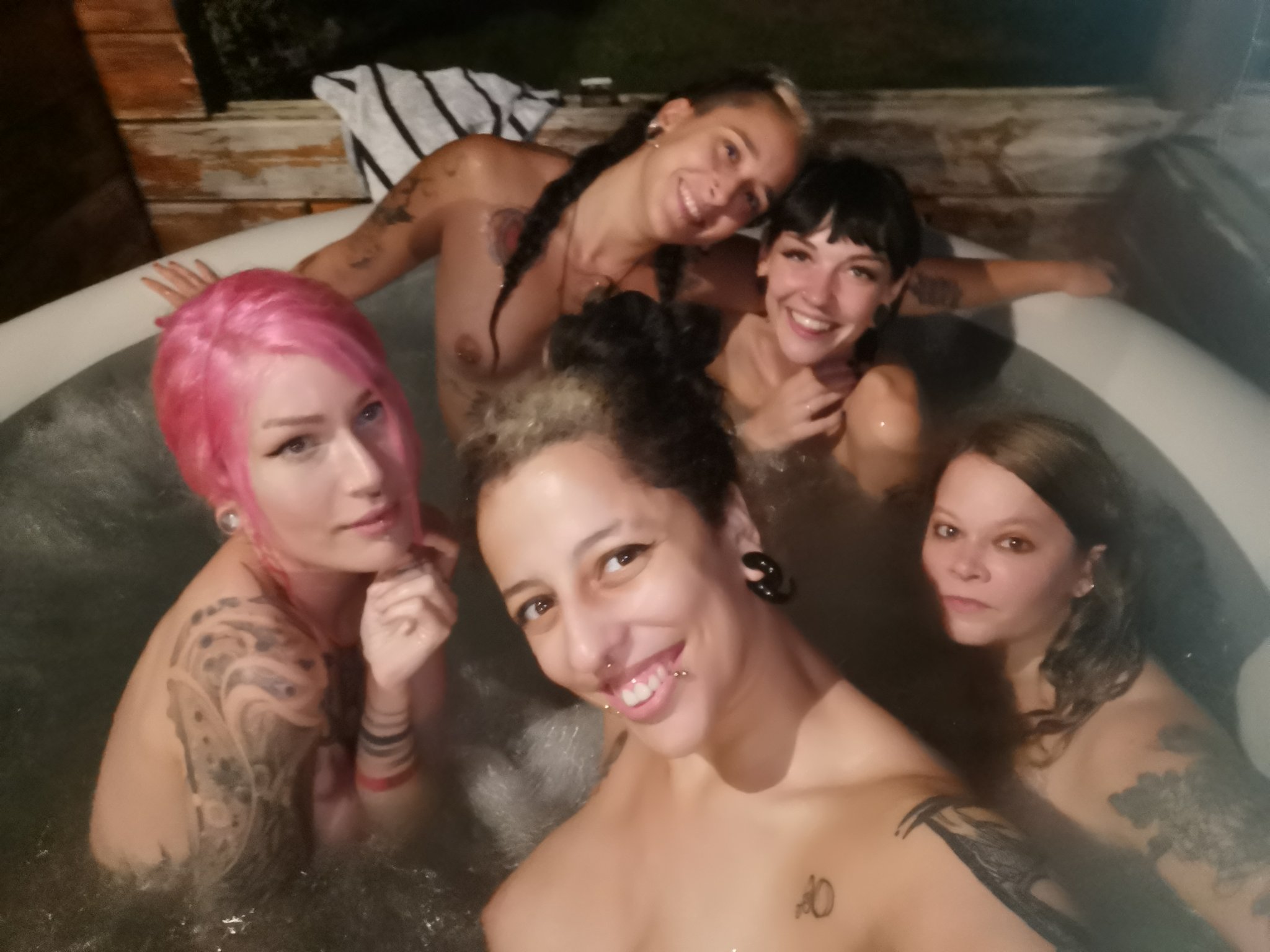 TW Pornstars - Knivy - Nyo. Twitter. Jacuzzi toustes ensemble ❤️❤️  @skydot_sg @Midnaxsg @xminakali Ce. 9:22 PM - 14 Sep 2020