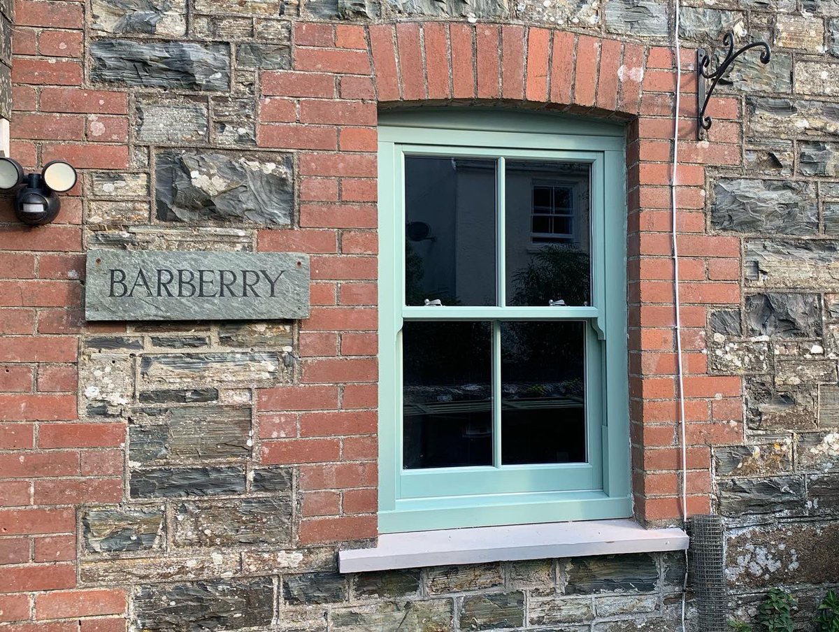 LVwindowsdevon's tweet photo. Our stunning Roseview Windows windows , using #ultimaterose profile. 4 Chartwell Green on white and 2 Anthracite Grey on White at the back. Have made a huge difference to this cottage and customers are delighted with the results ๐น#roseview #sashwindows #lidford #devon #chartwell https://t.co/QdHa6IdsAD