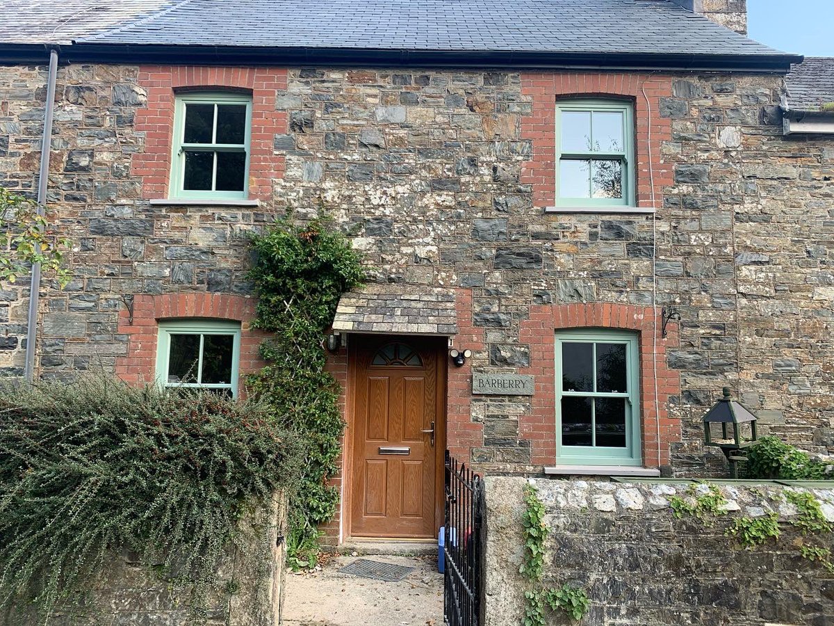 Our stunning Roseview Windows windows , using #ultimaterose profile. 4 Chartwell Green on white and 2 Anthracite Grey on White at the back. Have made a huge difference to this cottage and customers are delighted with the results 🌹#roseview #sashwindows #lidford #devon #chartwell