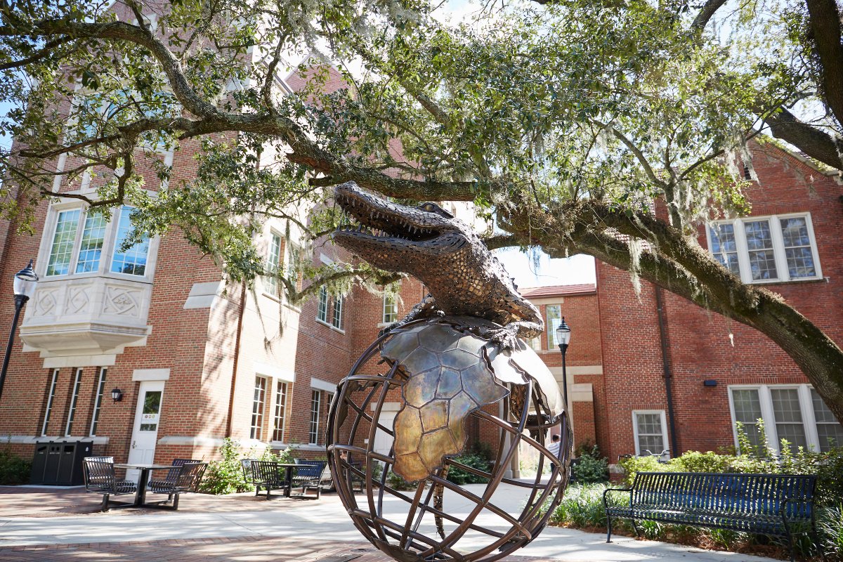 UFWarrington's tweet photo. Business Gators, here's what you need to know about the  @usnews ranking: 
🔹UF ranks No. 6 among public universities: https://t.co/S0rX8MEOzP
🔸@FisherSchool ranks No. 6 among publics: https://t.co/uO5NyHdCsj
🔹@HeavenerSchool ranks No. 14 among publics: https://t.co/BZJEJOchkG https://t.co/2ESuTe7jlc