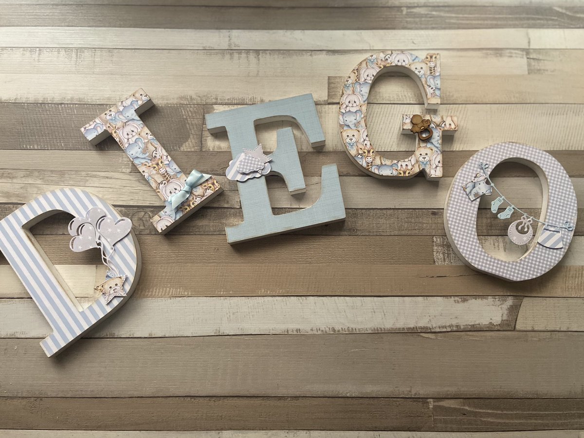 MenVgarci's tweet photo. Hay papeles que me enamoran... sólo al verlos... los quiero y ya veré cuando los uso... y eso me paso con este precioso papel de animalitos de Kora Projects.
Por eso cuando Lorena, me encargó el nombre de Diego para su futuro bebé, no dudé en usarlo...😘 #letrasbonitas https://t.co/yRVbgDHdNC