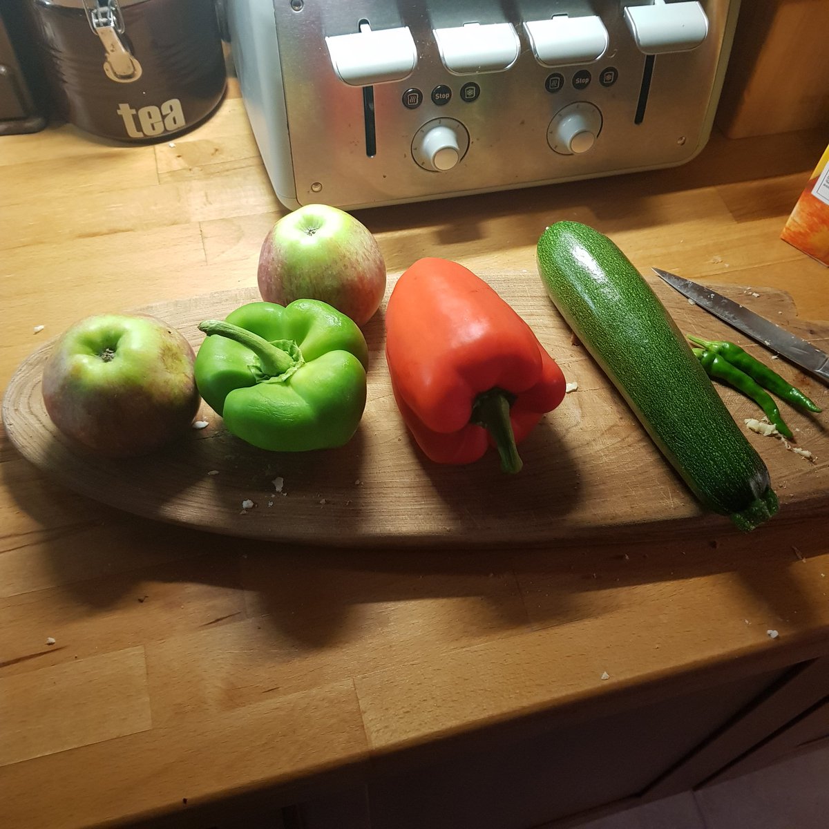 Getting a bit experimental with the veg we will be cooking on the bbq, basically it's what we had ready from the garden. Home grown, barring the peppers as ours aren't ready yet. Apple, courgette, pepper and chilli mix.