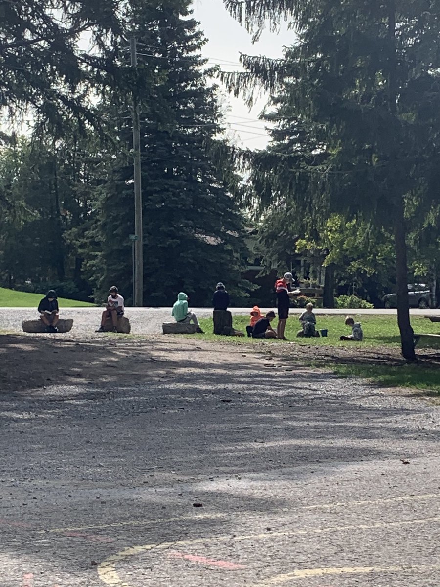 lihodgins's tweet photo. Nothing like reading in the beautiful outdoors! https://t.co/s0ETuKVxRG