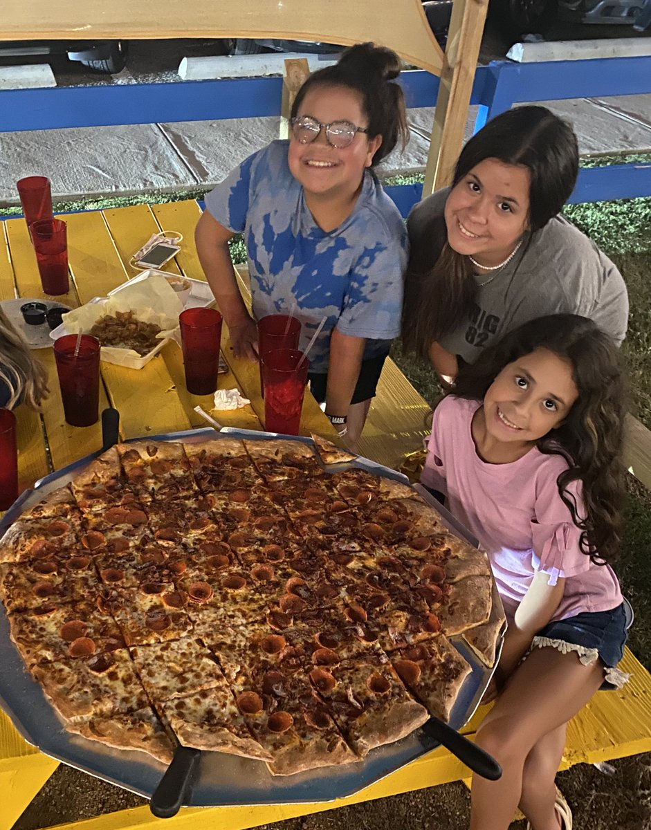 lorilatch's tweet photo. My weekend included a huge pizza at @Moontowerpizza Burleson and tiny tacos at @Blue_Mesa_Grill Fort Worth. It’s probably time for a juice cleanse now... but soooooo worth it! #dfweats #dfwfoodie #pizza #tacos #tinytacos #giantpizza #fatkidprobs #foodadventures https://t.co/w3zbJJjvnk