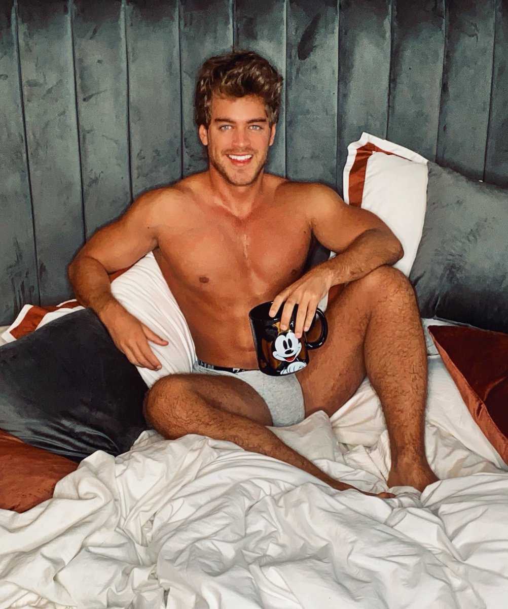 Polo_Morin's tweet photo. Un café para despertar el cuerpo, una sonrisa para despertar el alma. ☕️
Might delete later.  #morningcoffee 
https://t.co/dZ8AHbDiRC https://t.co/GUHgABisj7