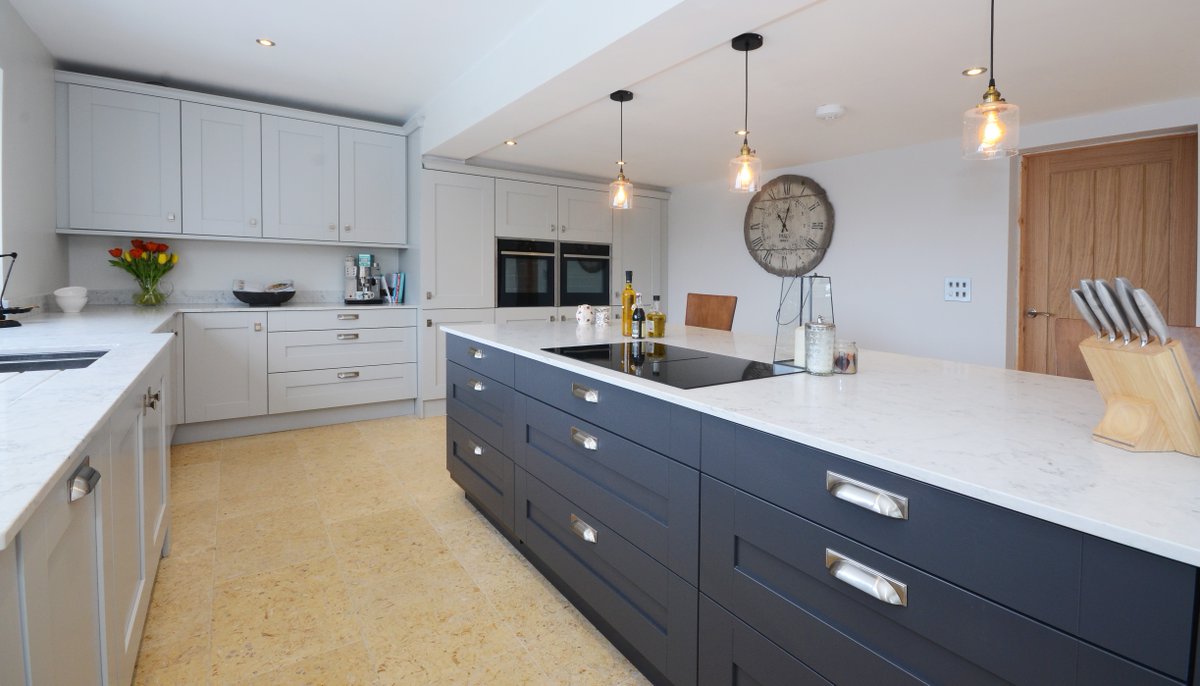 Exquisite craftsmanship and enduring design of Hoxton painted shaker door style in grey tones of light grey and graphite. Worktops in Tahiti white quartz.

#ModernShakerKitchen #RealHomeKitchen #KitchenDesign #GreyKitchen