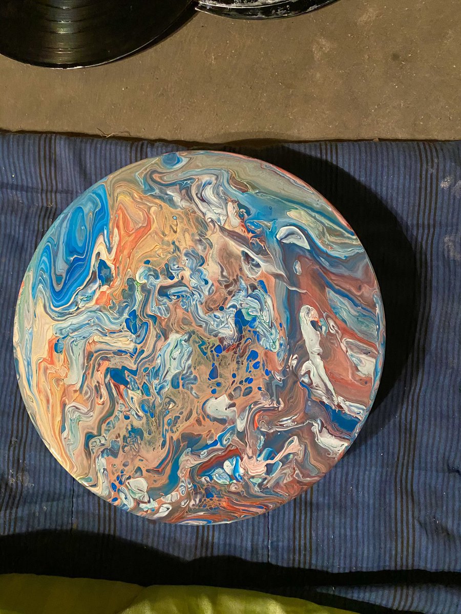 raerlr's tweet photo. can y’all please tap in with my records there’s so many beauties that want a home with you 🥺💚💚 please share 💫I LOVE U!! 
@raesrecords on instagram 🎨 https://t.co/ODRQ3AgZNg