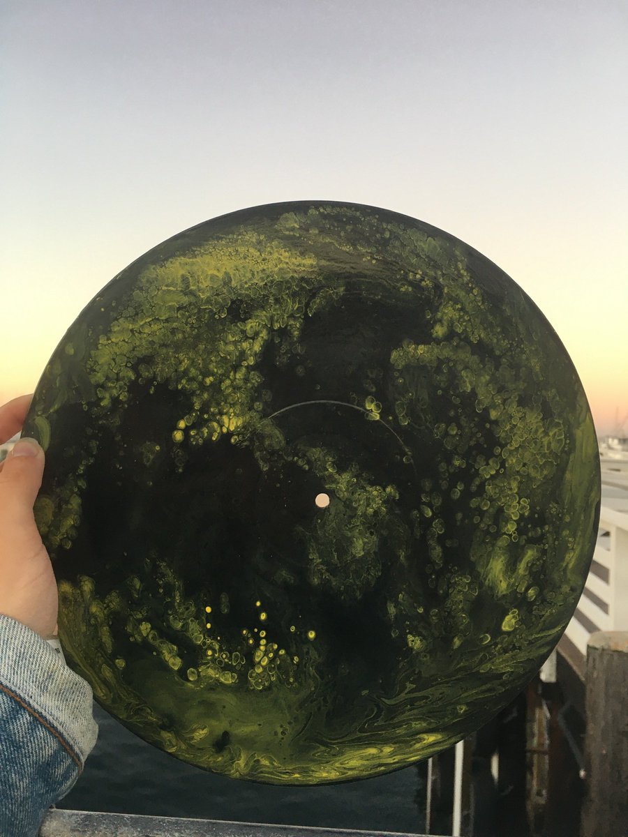 raerlr's tweet photo. can y’all please tap in with my records there’s so many beauties that want a home with you 🥺💚💚 please share 💫I LOVE U!! 
@raesrecords on instagram 🎨 https://t.co/ODRQ3AgZNg