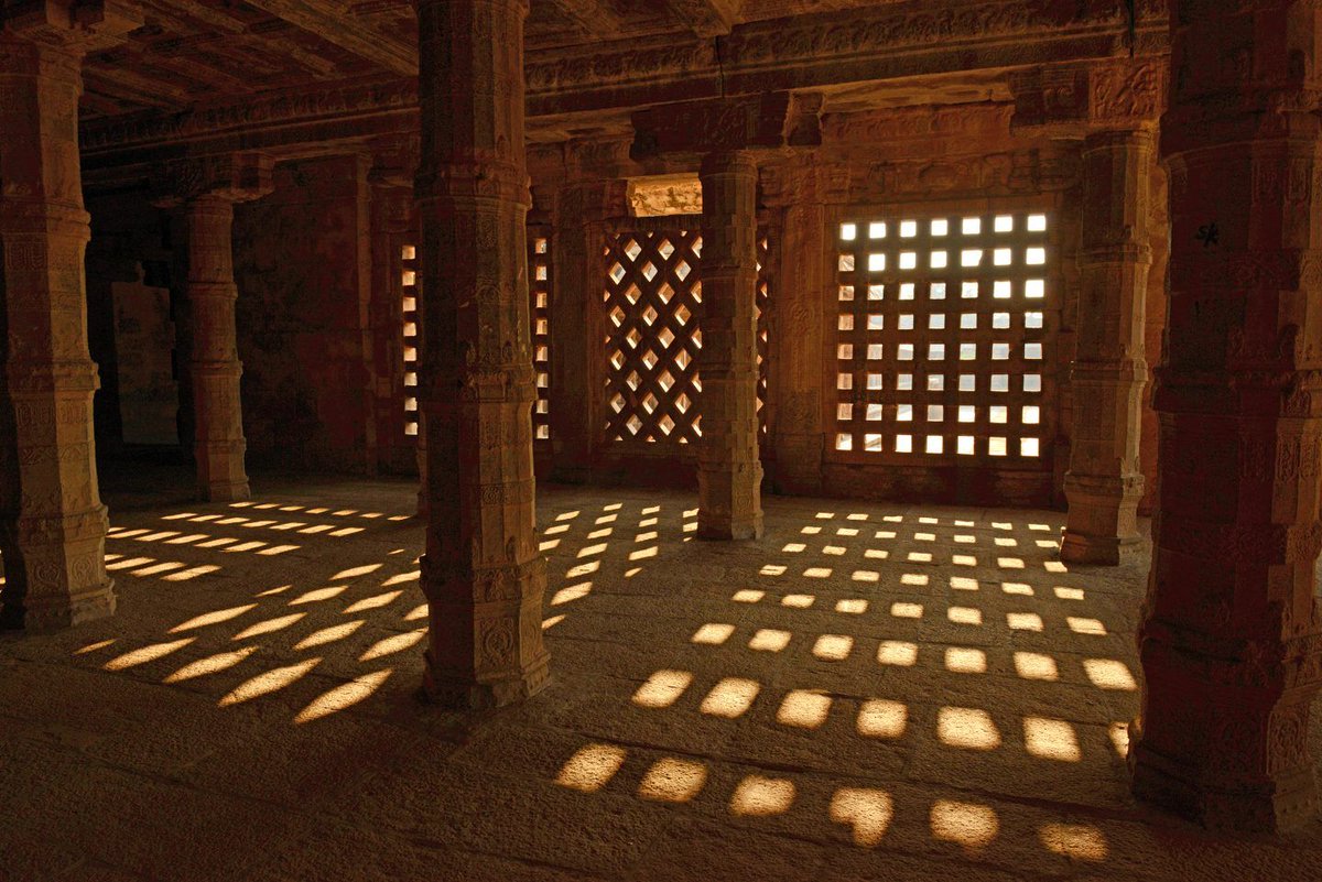 "Light through the windows create an interesting pattern at the Airavateswara Temple in Darasuram, India. It was built by Rajaraja Chola II in the 12thC and is a UNESCO World Heritage Site". <a href="/incredibleindia/">Incredible!ndia</a> <a href="/tourismgoi/">Ministry of Tourism</a> @twttdc #TamilNadu #India #hpy2020
📷 R Prasana Venkatesh