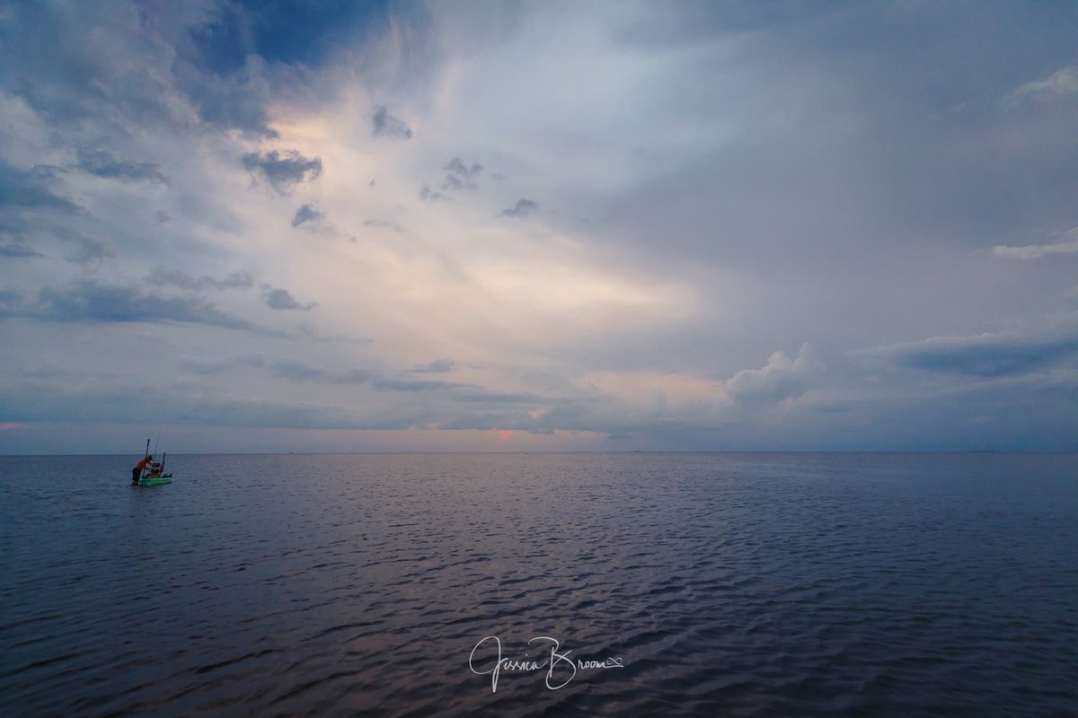 JessBroomPhoto's tweet photo. Lone Fisherman on the lake https://t.co/TxcO2TMRtP https://t.co/jom7tEDEtX