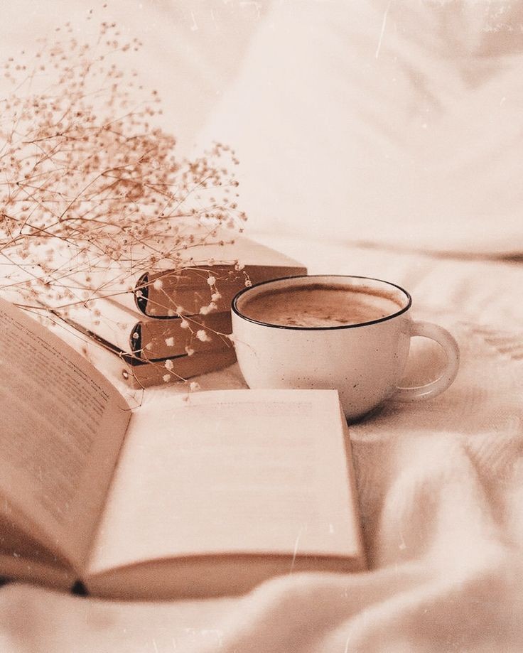 StudywithCharm's tweet image. Hey  #studytwt | #studytwtph
~Charmaine/Charm/ Cha
~ 16 y/o
~she/her
~ 10th grader
~filo🇵🇭
~ dream uni: ust😸
~ dream course: medtech
~notion user
~likes to eat chocolate when studying
~coffee lover
~likes to read and collect books ;) 
~ I watch anime too!

Rt/like to be moots😚