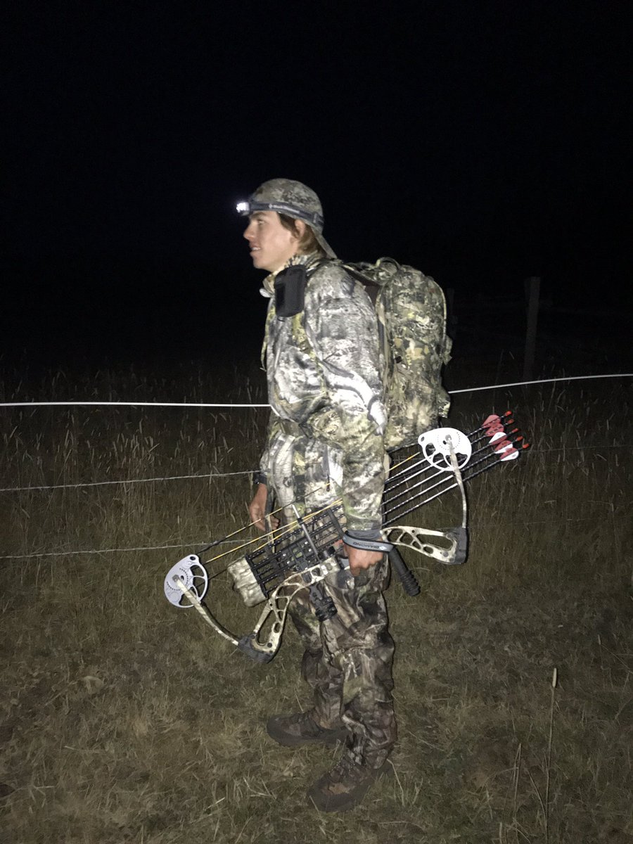 knipp_todd's tweet photo. @knipp_joe getting some work it! 10 miles of steep country with the last 3 miles out in the dark. #Tarball #lockin https://t.co/MIpXIiOAHB