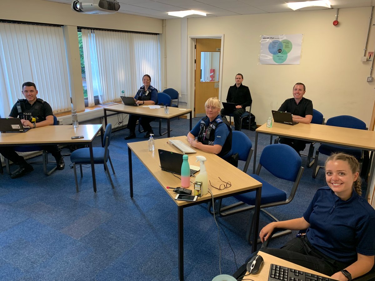 tvp_mk's tweet photo. 🚔 We are live NOW!! We will be answering questions Between 6pm - 8pm! 🚨

Please come &amp; join us to discuss local crime prioroties you feel are on your area. #P1755, #NorthNHPT #SouthNHPT

Follow the link - 👇🏼

https://t.co/qva3a3NFql https://t.co/iHI1pvY9FR