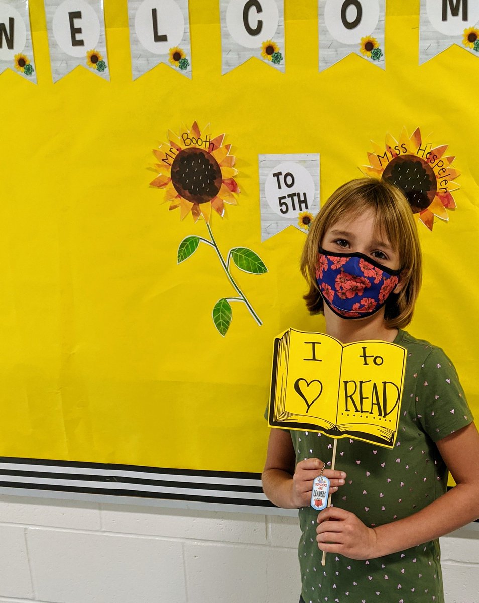 alimorris324's tweet photo. More Center School readers who participated in our Summer Reading Checklist Challenge!! @libraryatcenter 📚🎒☀️⛱️ https://t.co/ugDYU9rtIl