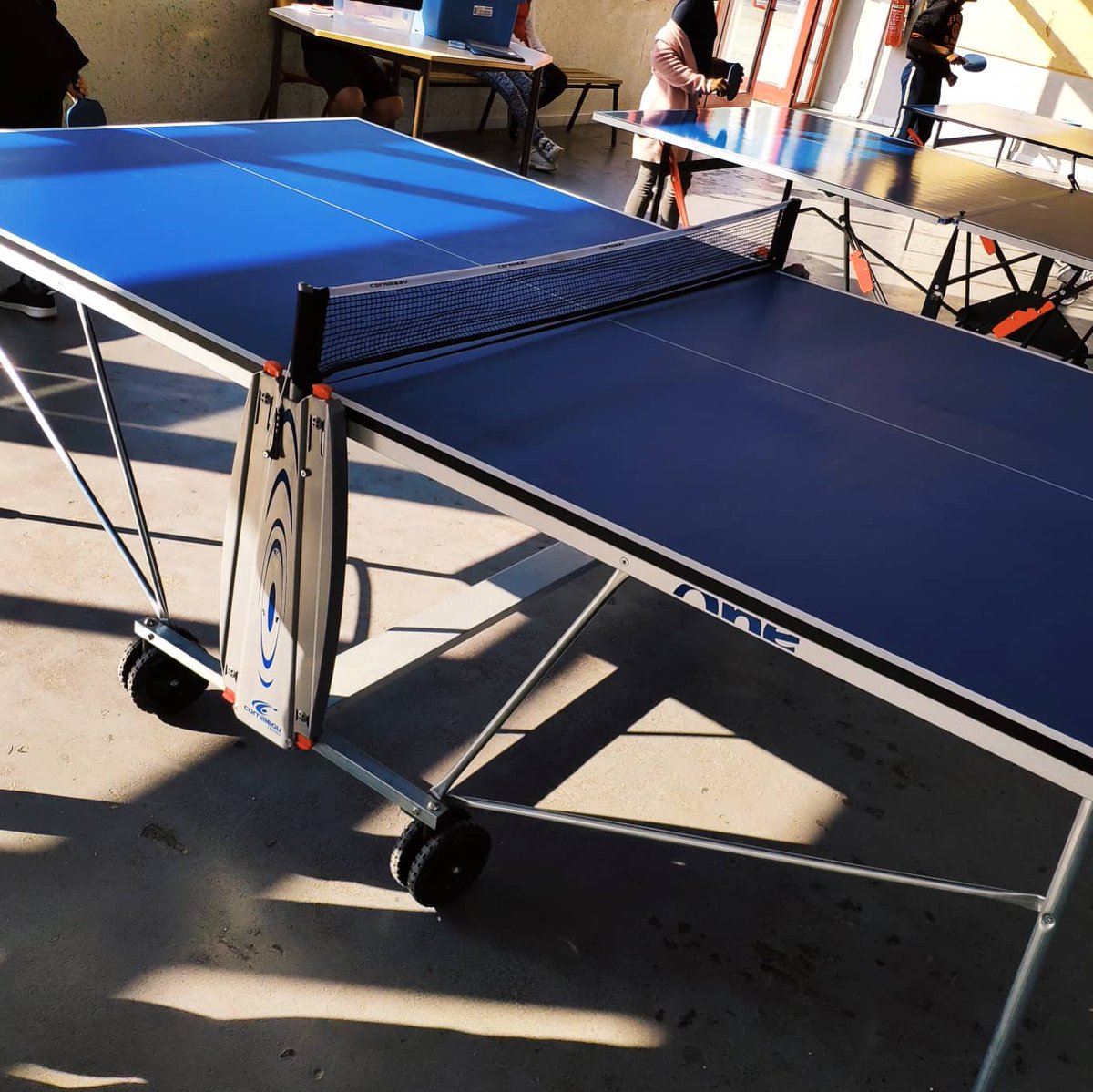 DelphineThib's tweet photo. Les caisses de jeux de récré imaginées en conseil des délégués sont enfin opérationnelles, pour le bonheur de tous ! https://t.co/71edLB2des