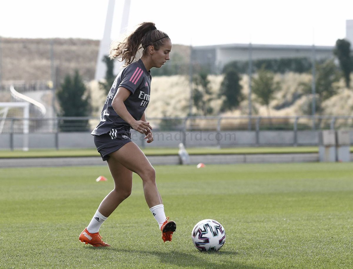 realmadridfemin's tweet photo. 📸Eyes locked!
#HalaMadrid | #RMFTraining https://t.co/UurhMrQJp6