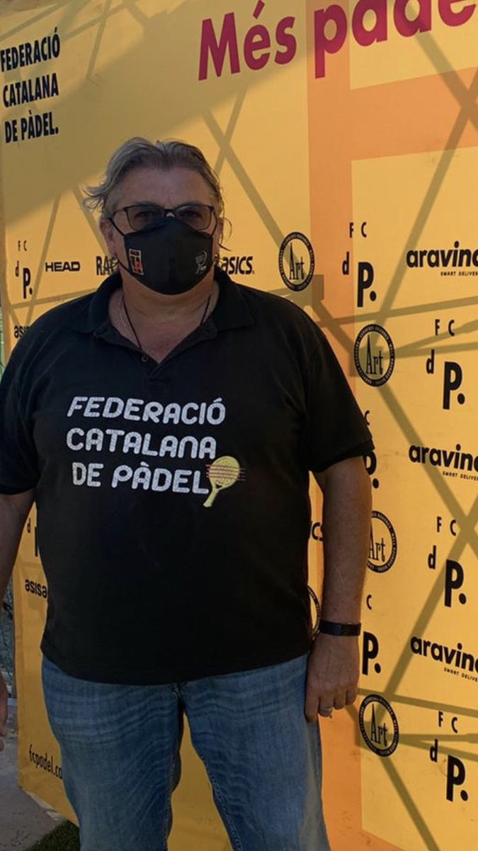 FCatalanaPadel's tweet photo. 😷 Ja tens la teva mascareta oficial de la FCdP?

Tots/es els que participeu durant el mes de setembre a un dels nostres tornejos, la rebreu com obsequi a la vostra participació

El jutge arbitre Toni Duch ja la llueix aquesta setmana al Catalunya Pàdel Club

Anima’t a participar https://t.co/394lfNFHKo