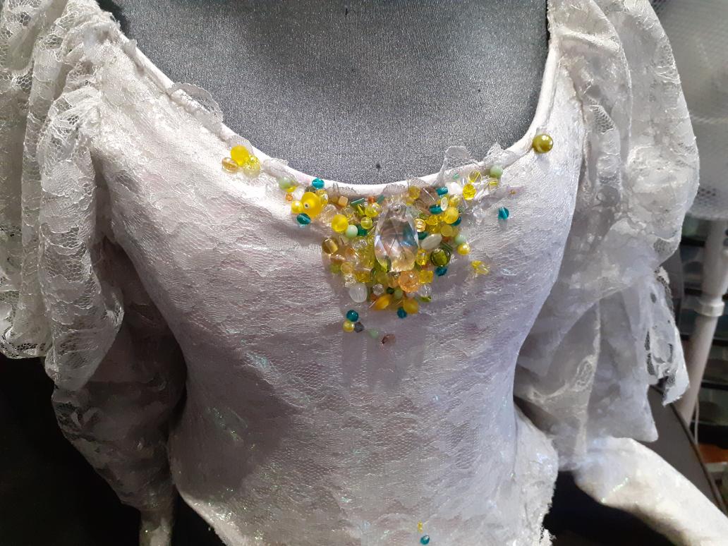 _DayleArden's tweet photo. Bead progress is slow but good, SO many more to go! 

#cosplay #sewing #labyrinthballgown  #labyrinth #labyrinthcosplay #astheworldfallsdown #sarahballgown #sarahlabyrinth #cosplaygirl https://t.co/C4gvewObX2