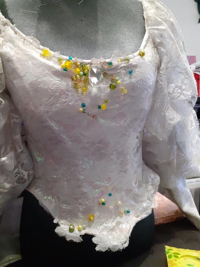 _DayleArden's tweet photo. Bead progress is slow but good, SO many more to go! 

#cosplay #sewing #labyrinthballgown  #labyrinth #labyrinthcosplay #astheworldfallsdown #sarahballgown #sarahlabyrinth #cosplaygirl https://t.co/C4gvewObX2