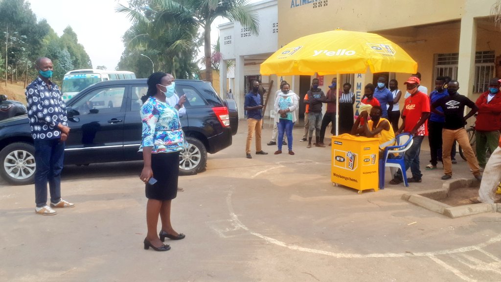 RwandaSouth's tweet photo. Today, 14th of Sept 2020; The @RwandaSouth continued the hygiene &amp; sanitation inspection in @HuyeDistrict &amp; @NyaruguruDistr (up to Akanyaru border) as set to be monitored in a period of 2 months. https://t.co/KqCVWG1Ovh