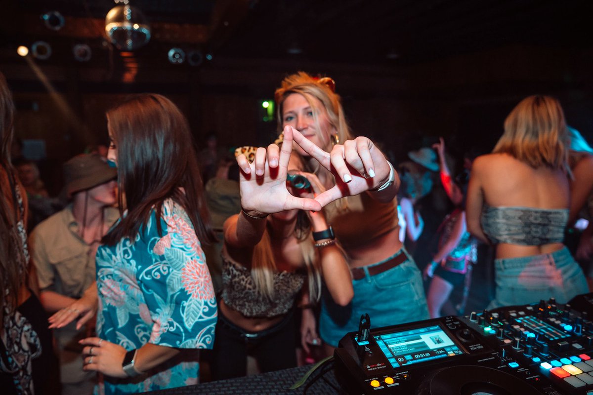 A year ago today to an Iconic night with an Iconic group of people 🙌🏽. 

🎉 <a href="/trideltasfasu/">𝕋𝕣𝕚 𝔻𝕖𝕀𝕥𝕒 ⋆ 𝕊𝔽𝔸𝕊𝕌</a> 
📸  Kiersten
🏠 <a href="/BanitaCrkHall/">Banita Creek Hall</a> 
🎵 <a href="/DJRnB_/">Robert Breitenstein</a> _