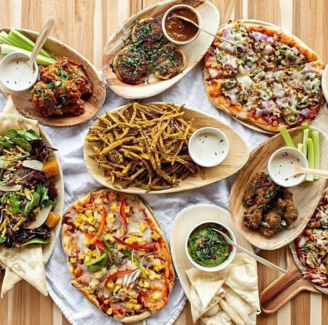 NaturalTablewar's tweet photo. This is what takeout dreams are made of. Best part? All natural, single use, sanitary, and good for the earth - even after you toss them. 💙 #phaseoutplastic #allnatural https://t.co/2SJu8E1a2f