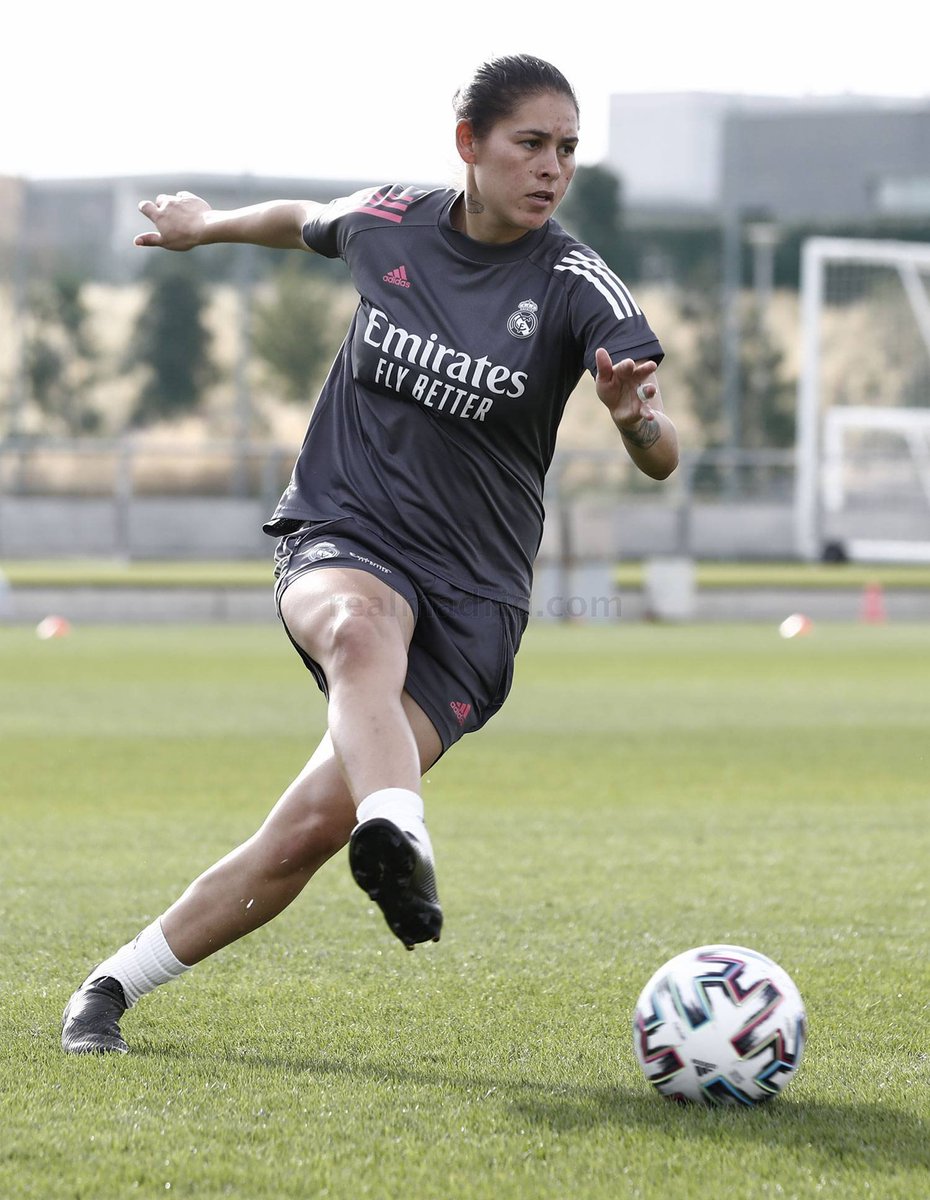 realmadridfemin's tweet photo. 📸Do it in style!
#HalaMadrid | #RMFTraining https://t.co/YcxvgC3x5E