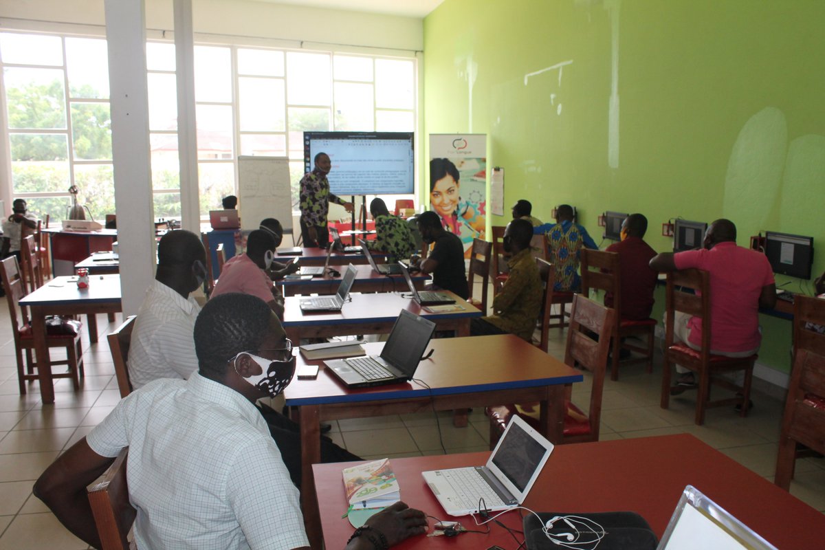 BLOLAB_BENIN's tweet photo. Démarrage ce matin d'un atelier #FairLangue de 3 jours sur le #numérique pédagogique au profit d'une 20aine d'enseignants. Objectif: Les Initier à nos 2 plate-formes de continuité pédagogique (https://t.co/0gcg7KNIFB et https://t.co/ipizpe9dHv) et à quelques autres outils.#BloLab https://t.co/hVxhNuCEEr