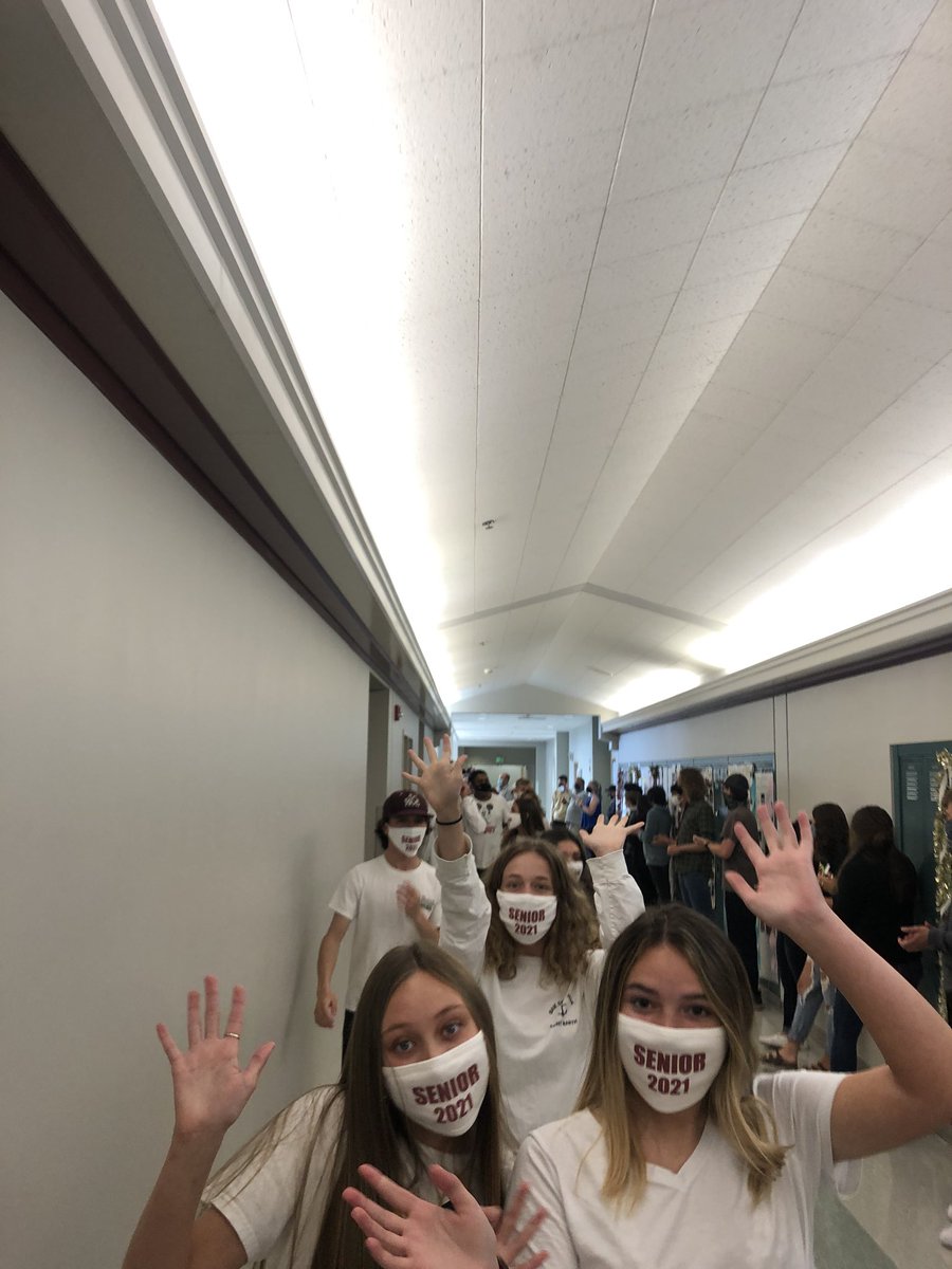 KayhiCurrent's tweet photo. Class of 2021 senior walk in https://t.co/0GucIg7WQ3
