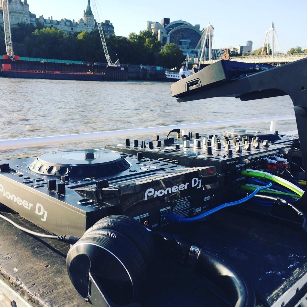 MaxMarcusevents's tweet photo. Overcoming challenges, finding solutions and making our clients happy. Today’s livestream from a party boat in London has reminded us how amazing this city is - see you all soon! #boatpartydj #djhire #avhire #summer #livestream #eventdj #pahire #lightinghire #wemakeevents https://t.co/f4kExxn5lj