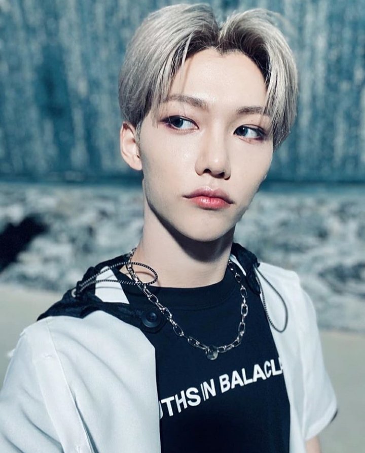 MiojinSol's tweet photo. Parabéns meu amor você merece toda a felicidade desse planeta. Nós Stays amamos muito muito você e esse seu jeitin fofo ❤. Porfvr fiquei saudável e cuide-se bem okay? Que hoje seja um dia extremamente especial pra você e que seja muito muito feliz. 
Meu anjinho

#HappyFelixDay https://t.co/cuXVvYuSCm