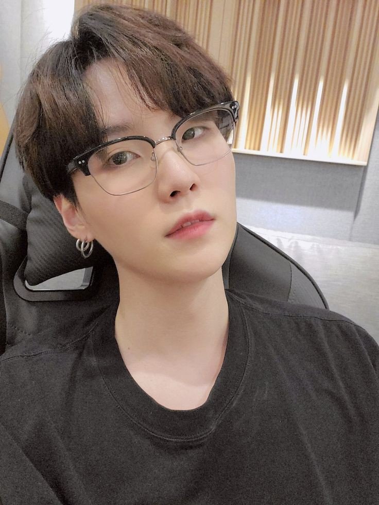 AGUSTD__Tunisia's tweet photo. "30 Days Bias Challenge"
Suga 🐈
Day 2 🇹🇳 : Bias' Selca
🏹 Agust D "Give it to me " 🏹
https://t.co/TsB6yoRwSK
#SUGA #BTS_Dynamite #YOONGI #AgustD #SUGAD_30DChallenge
#BTS #BTSARMY #SugaSelca #selca @BTS_twt 💜 https://t.co/M8IgxmbDT7