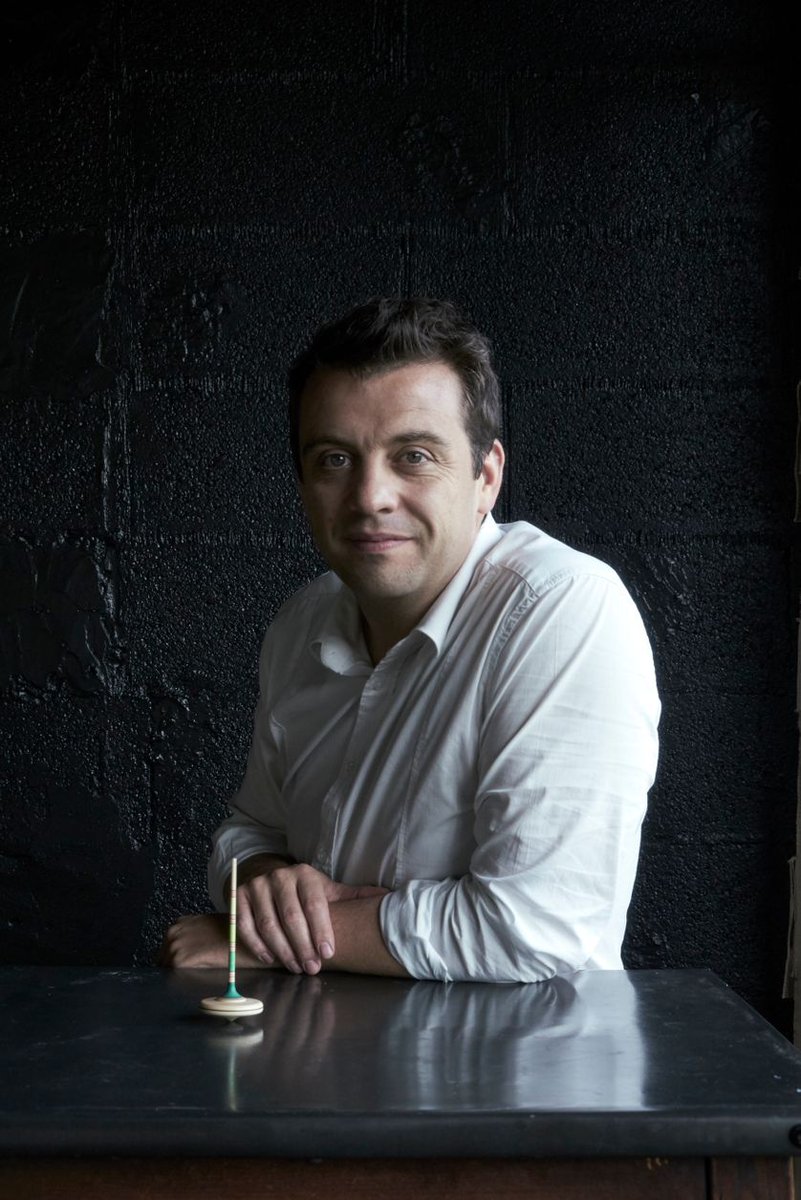 #PARLESTEMPSQUCOURENT Recueillir la poussière d'étoiles, suivre la saison, dessiner le paysage, goûter l'air. Rester vif, droit, singulier. Alexandre Gauthier de <a href="/AGrenouillere/">La Grenouillère</a> 
Ce soir 22h15 <a href="/franceculture/">France Culture</a>