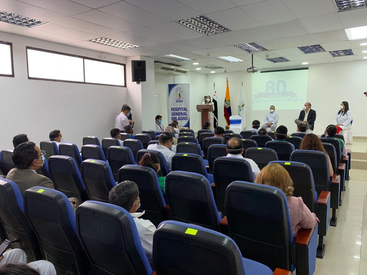 IESSec's tweet photo. Durante la bienvenida, Ana Murillo, directora administrativa del @IESS_HGM, destacó la cartera de servicios, con 24 especialidades; emergencia general, pediátrica y ginecológica, y consulta externa que atiende de manera presencial y telemedicina. 
#AniversarioIESSMilagro https://t.co/Z6jqsalhFP