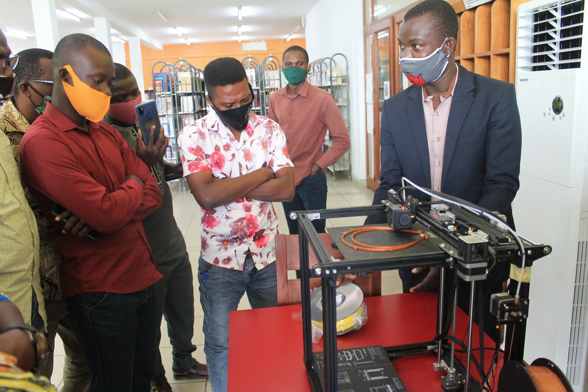 BLOLAB_BENIN's tweet photo. Démarrage ce matin d'un atelier #FairLangue de 3 jours sur le #numérique pédagogique au profit d'une 20aine d'enseignants. Objectif: Les Initier à nos 2 plate-formes de continuité pédagogique (https://t.co/0gcg7KNIFB et https://t.co/ipizpe9dHv) et à quelques autres outils.#BloLab https://t.co/hVxhNuCEEr