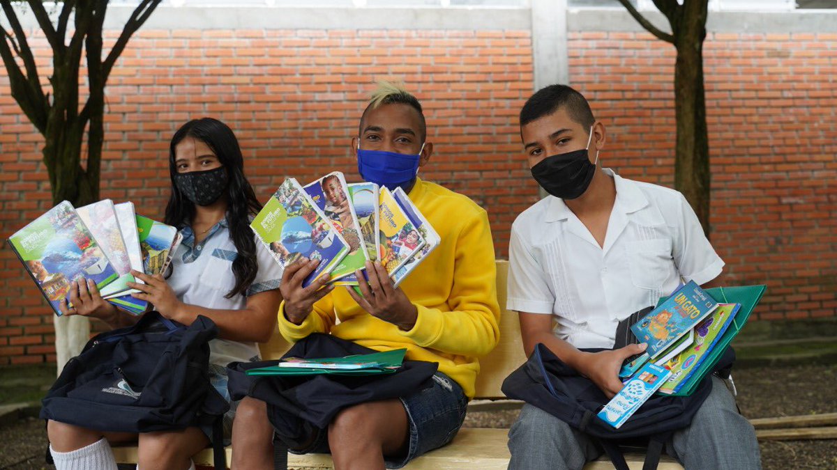 Sabemos que educar la mente impulsa al progreso de la sociedad, por eso seguimos llevando #ElKitQueCambiaVidas a los 34 municipios no certificados del Valle del Cauca.