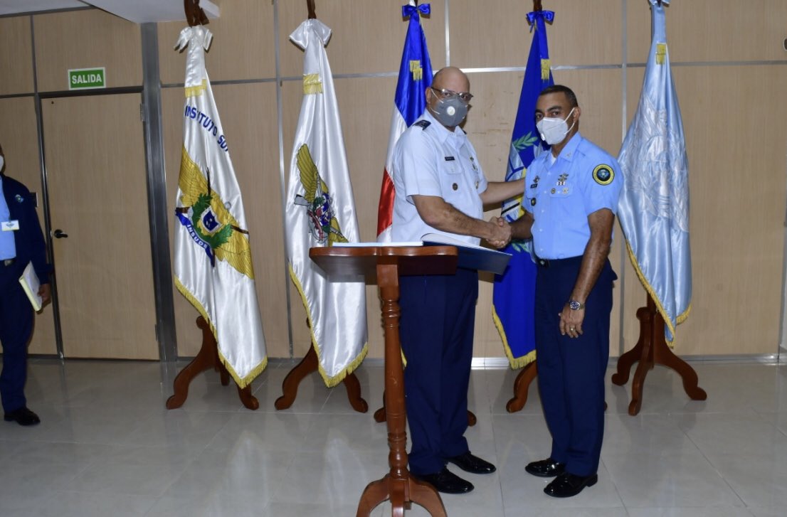 CIAArd's tweet photo. Nuestro Director, Gral. De Brig. Piloto, Enmanuel Souffront FARD, realiza visita al General de Brigada Tec. De aviación, Carlos Febrillet Rodríguez FARD, Director del CESAC y programan reuniones recurrentes para revisar protocolo y garantizar su aplicación https://t.co/FHr2EDQAWZ