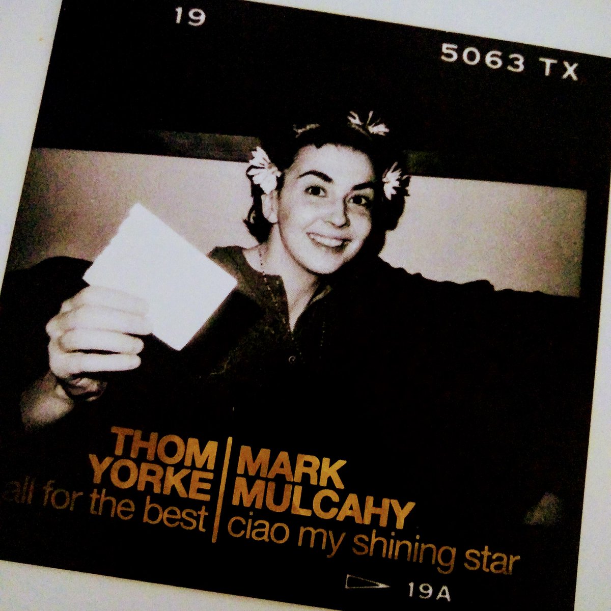 ExitMusicAr's tweet photo. En 2009, #ThomYorke participó de un álbum a beneficio de #MarkMulcahy con una versión de #AllfortheBest grabada junto a su hermano, Andy
Letra, videoclip y comentarios del tema en https://t.co/rMfQlrhLu3 https://t.co/IN75k1pr9x