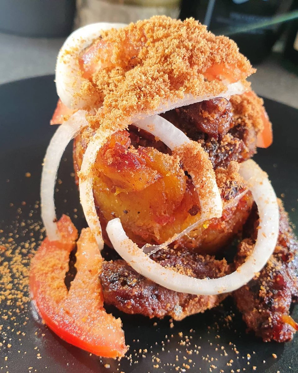 Chefvivianj's tweet photo. Something different for the Plantain and Suya lovers.

Sirloin Steak Suya in a Plantain Cup.

#Food #Foodie #steak #suya #plantain #MondayVibes #MondayMotivation #MondayMood https://t.co/ZRMmlF4LaZ