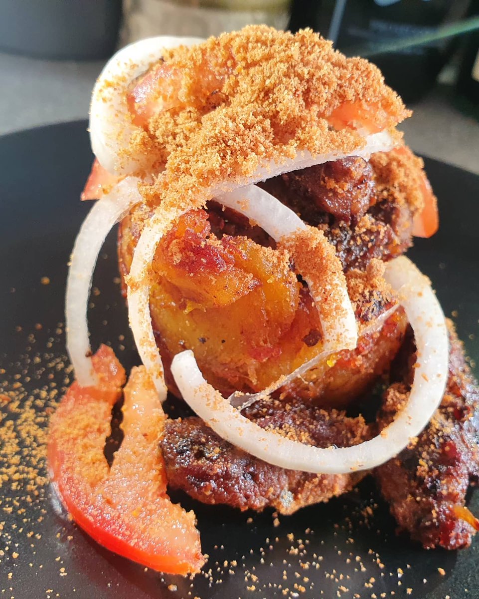 Chefvivianj's tweet photo. Something different for the Plantain and Suya lovers.

Sirloin Steak Suya in a Plantain Cup.

#Food #Foodie #steak #suya #plantain #MondayVibes #MondayMotivation #MondayMood https://t.co/ZRMmlF4LaZ