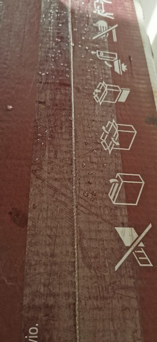 prisdahdal's tweet photo. @homecenter_cl @SodimacAyuda  como pueden ser tan estúpidos de enviar electrodomésticos en un camión abierto en pta arenas en un día de lluvia, caja destruida y no dan tiempo de revisar si el producto viene en buenas condiciones... Pésimo @SERNAC https://t.co/9AaLO8qY6c