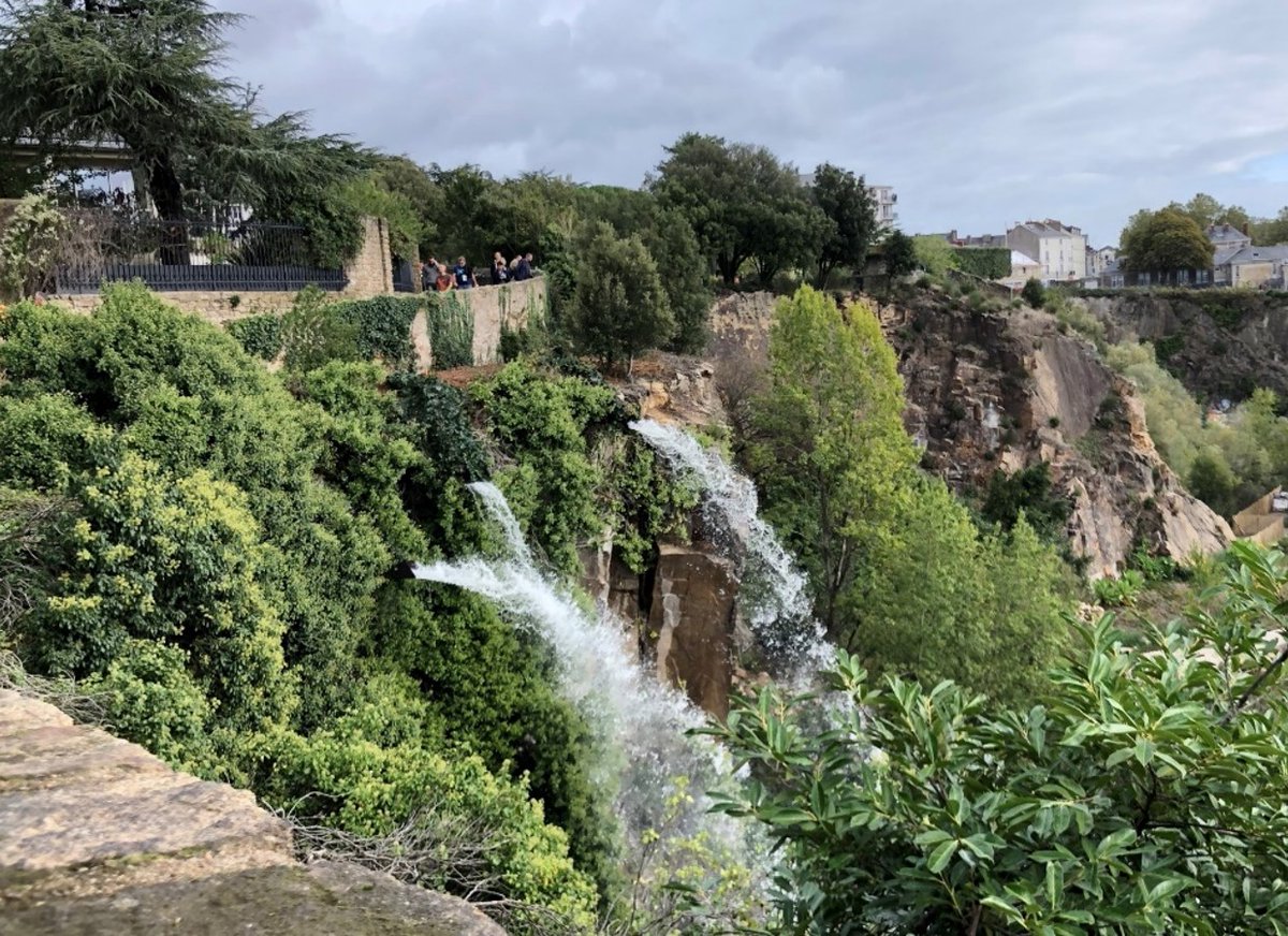 investnantesSN's tweet photo. ➡ La carrière Miséry du #BasChantenay : un site hors norme ouvert sur La Loire, choisi pour créer notamment le Jardin Extraordinaire, l'Escalier de la Machine et l'@ArbreAuxHerons !
#LesAudacieuxNantes #Aménagement #NouvelleCentralité https://t.co/wjdyhFPItQ