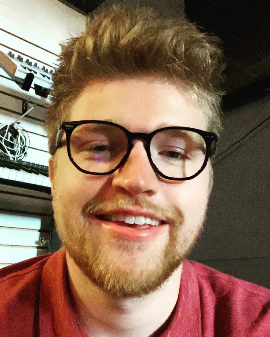 millirenthings's tweet image. Happy Monday, everybody! In the studio today tracking two new singles. LETS GO! New music is on the way and I can’t wait to share what I’ve been working on with you all this fall! Have a lovely day &amp;amp; make sure to smile your ass off. Life is way too damn short not to. 🎶🍂