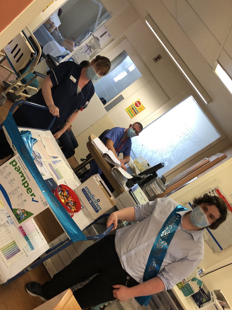 Nicmetcalfe's tweet photo. #medicinessafetyweek
Our pharmacy team promoting pamper on our respiratory ward to improve patient safety around medication rounds @SouthTees @ward9jcuh @keir_rum @DeirdreFowler13 @TracyWi87155001 @r_sathyamurthy https://t.co/AtMoGrV6hM